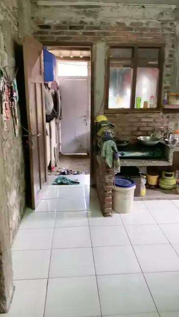 Desain rumah unik, dari luar kecil dan sempit pas masuk ternyata luas.