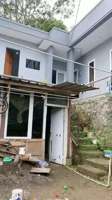 Desain rumah unik, dari luar kecil dan sempit pas masuk ternyata luas.