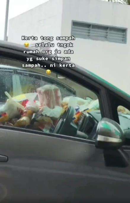 Viral mobil penuh sampah di dalamnya.