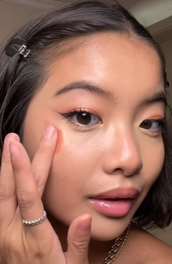 Mencampur Blush dan Highlighter