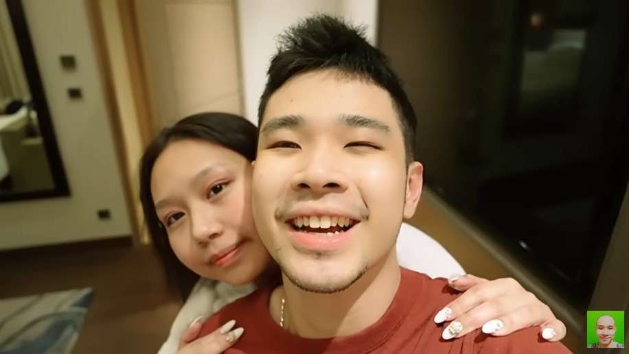 Malam pertama Jess No Limit dan Sisca Kohl Malam pertama Jess No Limit dan Sisca Kohl