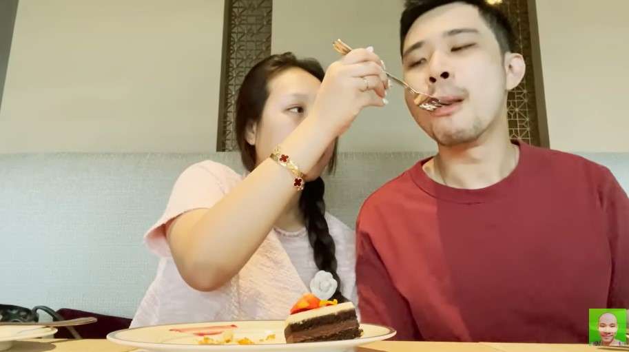 Malam pertama Jess No Limit dan Sisca Kohl Malam pertama Jess No Limit dan Sisca Kohl