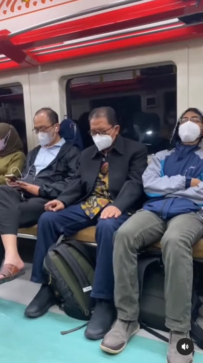 sholat di krl