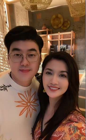 potret Asty dan suaminya Hendra