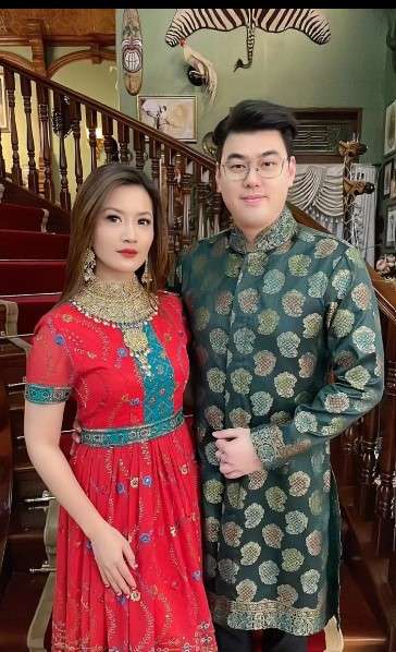 potret Asty dan suaminya Hendra
