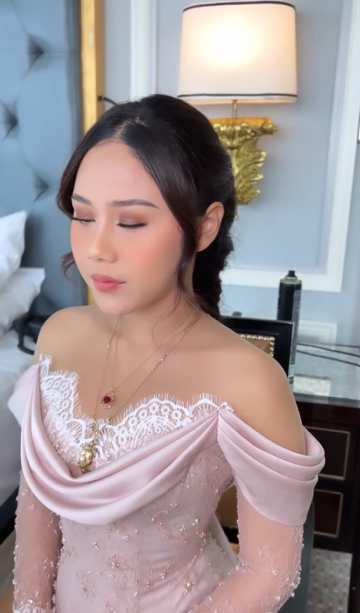 Gaya Makeup Nadin Amizah