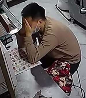 bocah selimuti ayahnya
