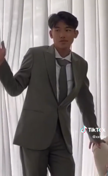 Viral Member NCT Hadir di Pernikahan