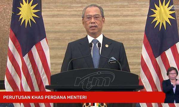 Muhyiddin Yassin saat mengumumkan pengunduran dirinya sebagai PM Malaysia di televisi