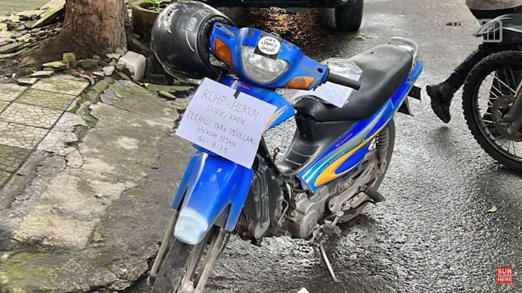 sepeda motor pelaku bom bunuh diri