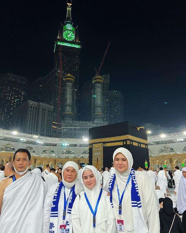 Potret Tissa Biani Umroh