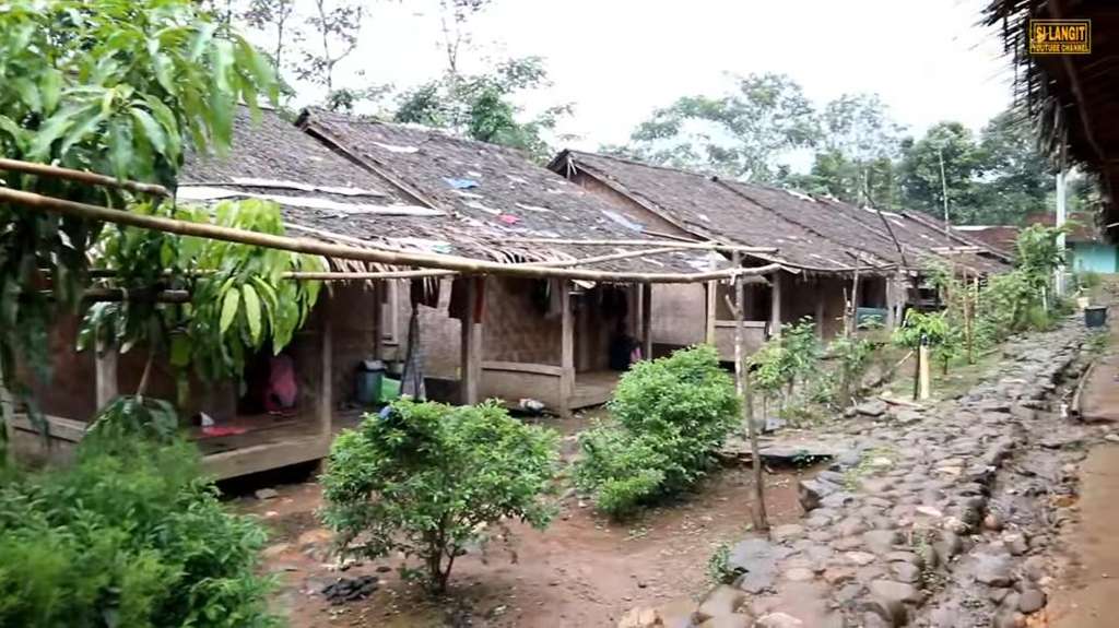 Dapat hidayah, hampir satu kampung warga Baduy ini mualaf.