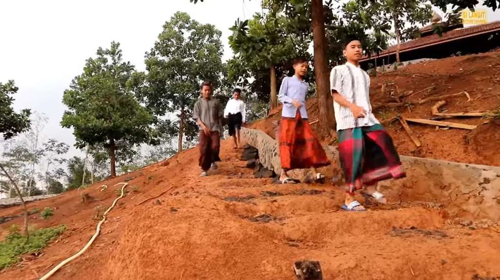 Dapat hidayah, hampir satu kampung warga Baduy ini mualaf.