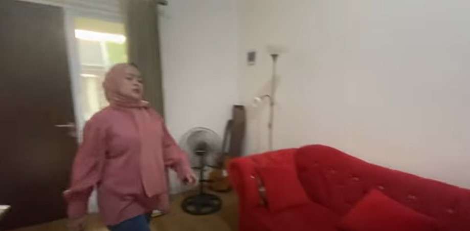Ruang tamu rumah Ebel Cobra