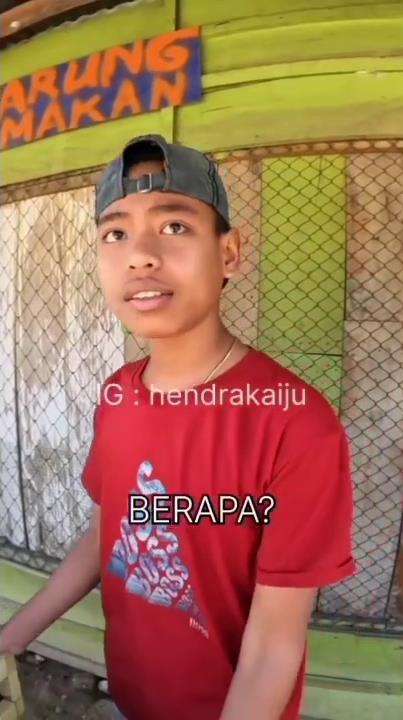 Anggota Brimob pesan nasi pecel ayam goreng di pedalaman Papua.