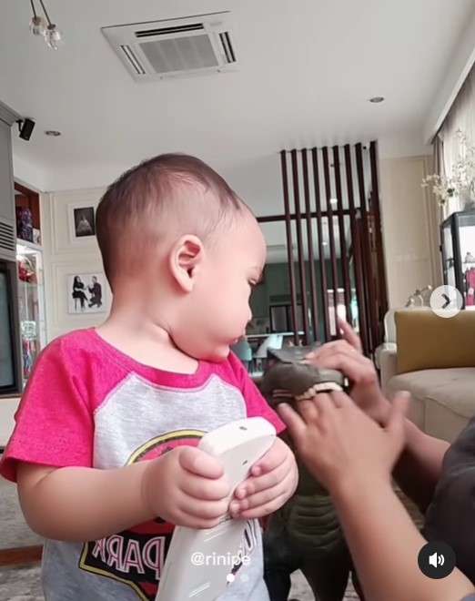 Rayyanza menangis lihat tangan Sus Rini digigit