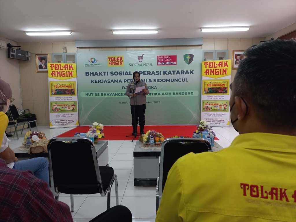 Sido Muncul Beri Operasi Gratis untuk 150 Penderita Katarak di Bandung