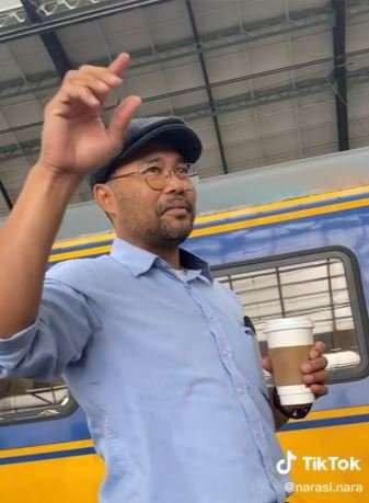 petugas kereta petugas kereta