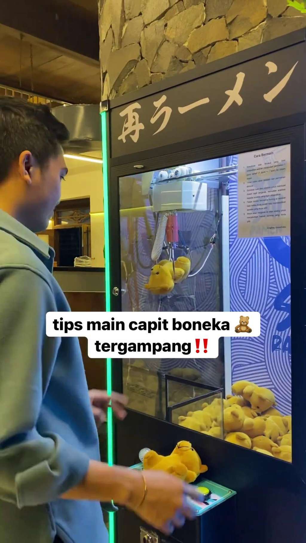 Pria ini kasih tips main mesin capit boneka anti-gagal.