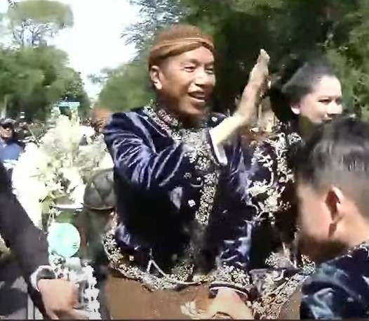Jokowi kirab
