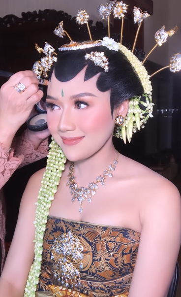 Makeup Erina Gudono