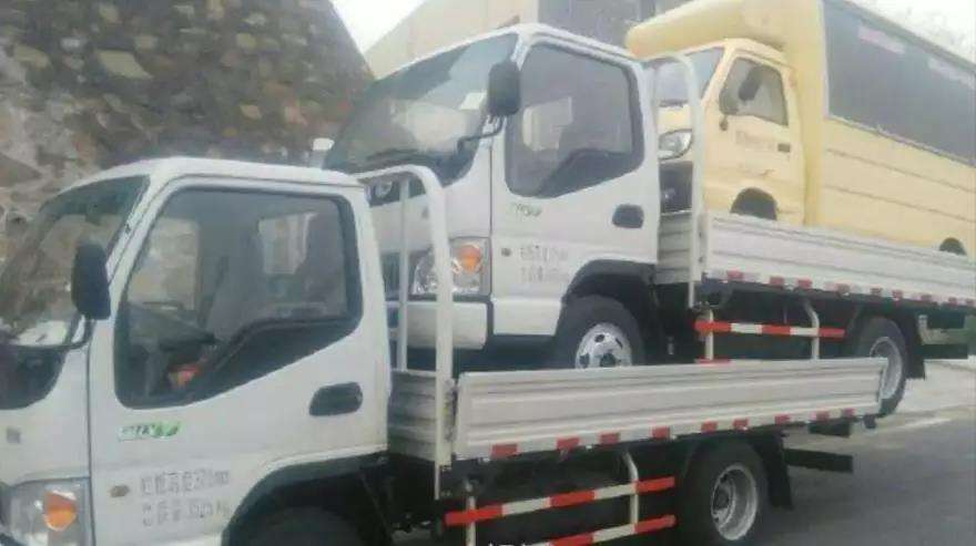 aksi nyeleneh para sopir saat mengangkut barang yang bikin was-was dan deg-degan.