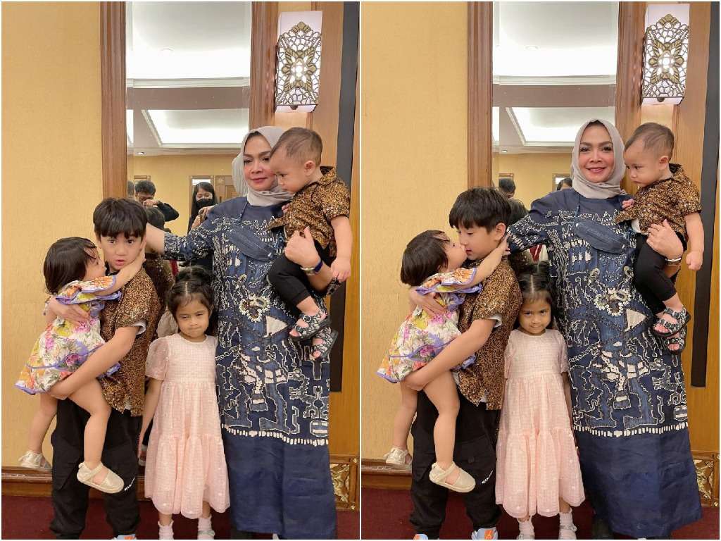 Rieta Amalia bersama keempat cucunya