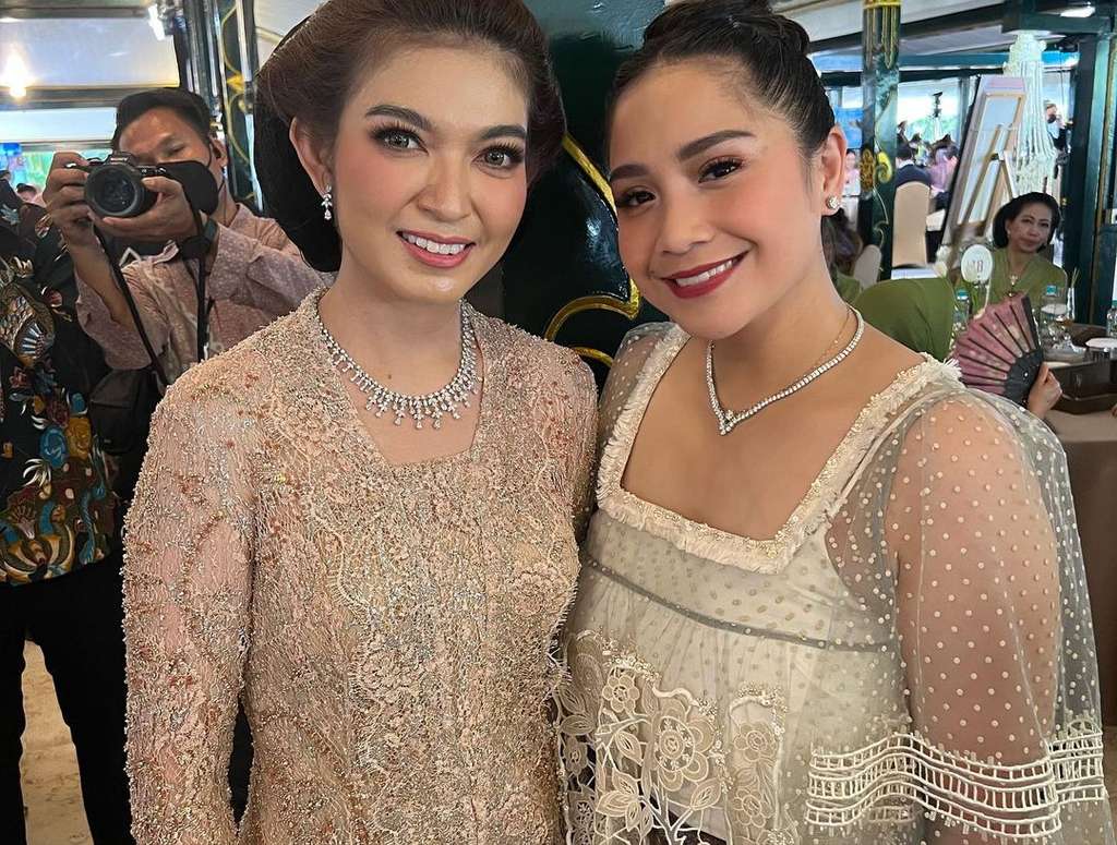Penampilan Nagita Slavina di pernikahan Kaesang dan Erina