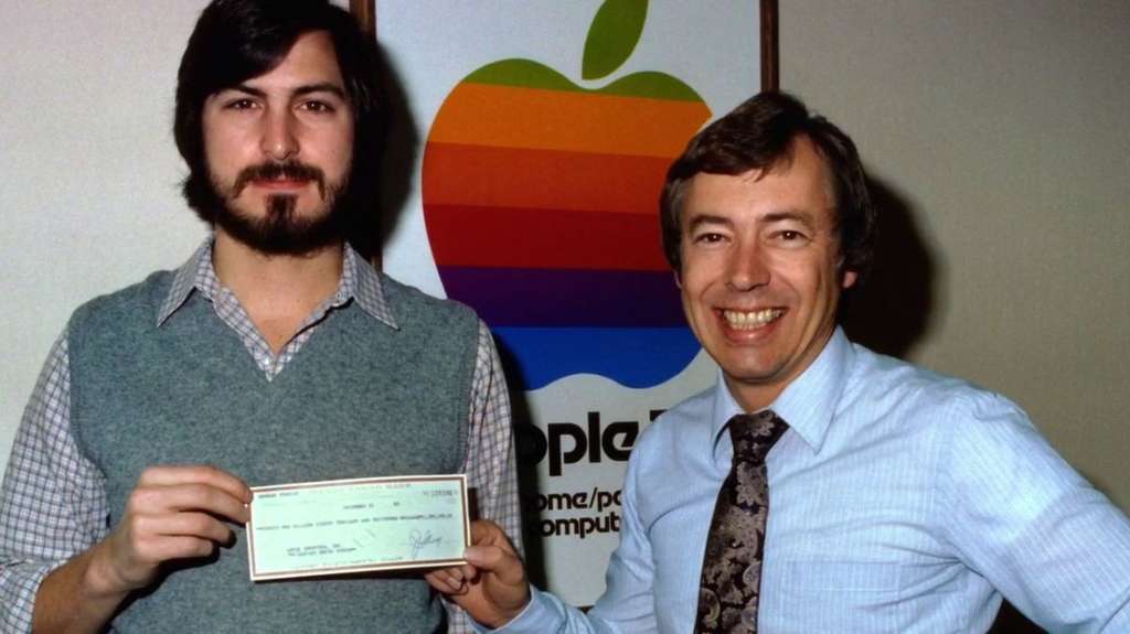 Steve Jobs saat menerima investasi dari Mike Markula