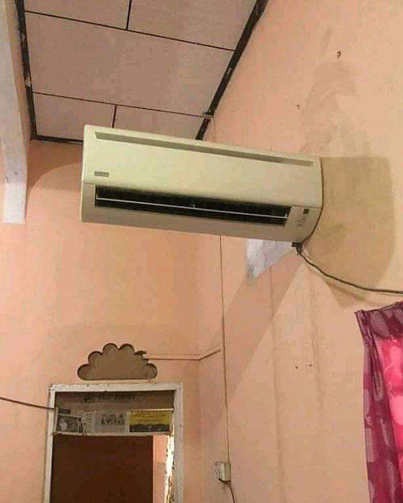 Foto pemasangan AC nyeleneh yang bikin ngakak dan tepuk jidat.