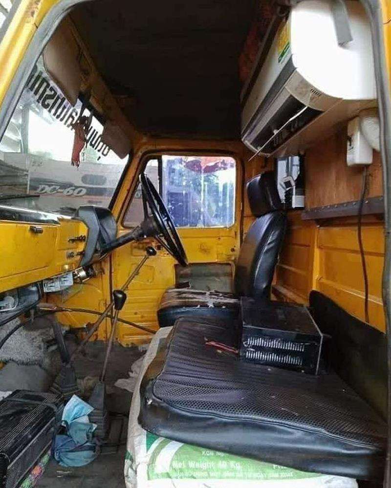 Foto pemasangan AC nyeleneh yang bikin ngakak dan tepuk jidat.