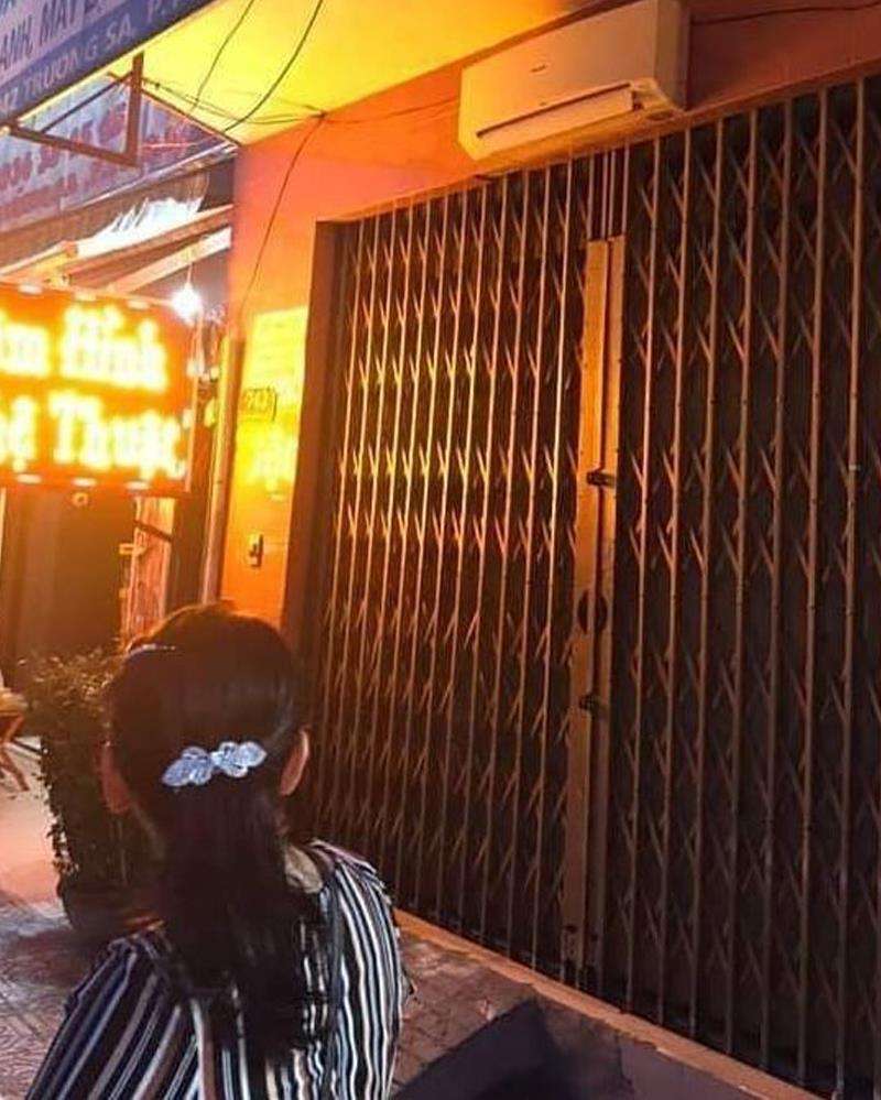 Foto pemasangan AC nyeleneh yang bikin ngakak dan tepuk jidat.