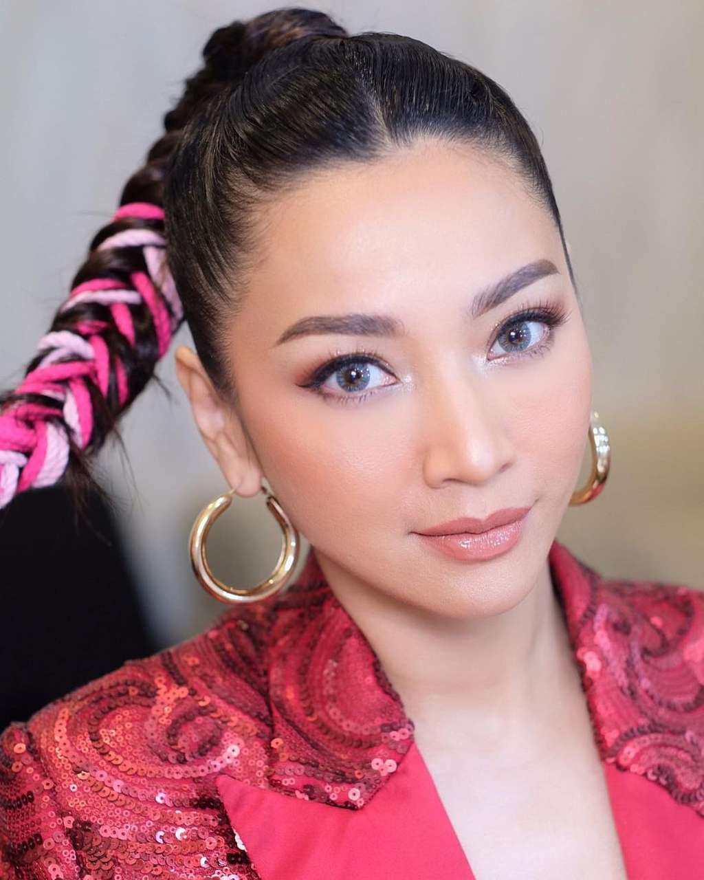 Gaya Makeup Hesti Purwadinata