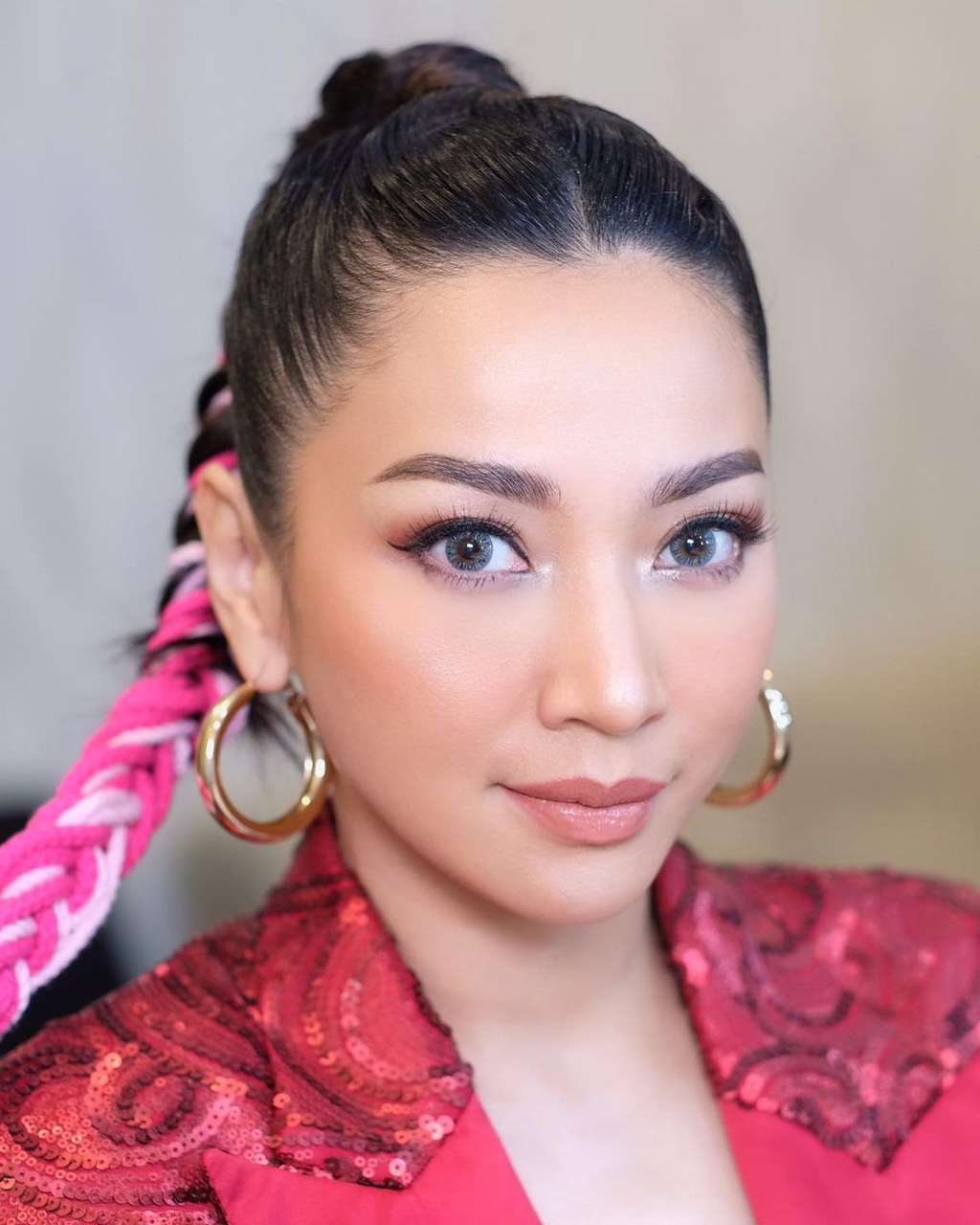 Gaya Makeup Hesti Purwadinata