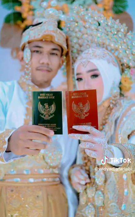 Viral sepasang pengantin lahir di tanggal yang sama.