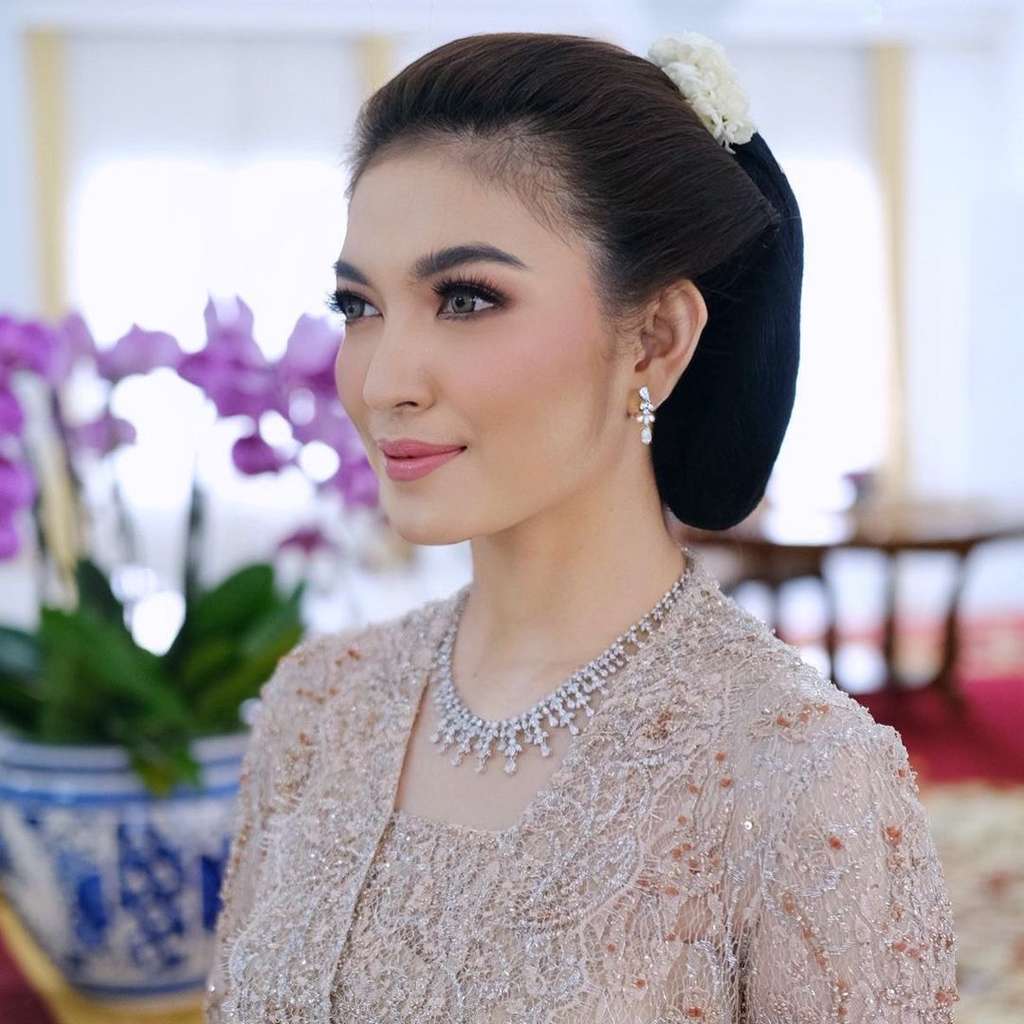 Makeup Selvi Ananda