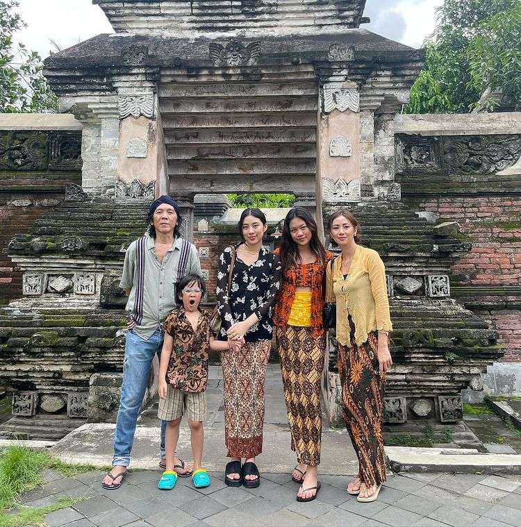 Liburan keluarga BimBim Slank