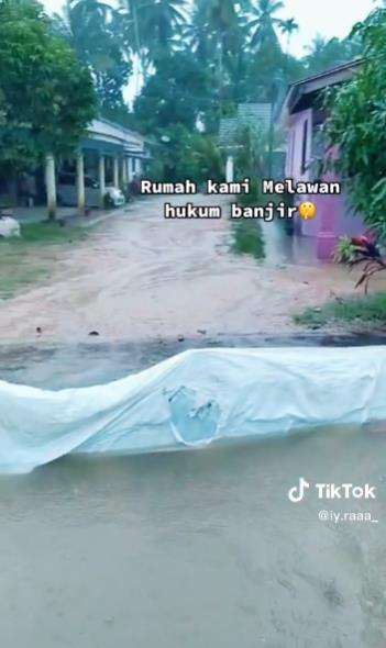 Viral rumah anti banjir.