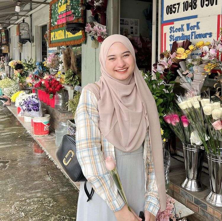 Potret Nadzira Shafa istri Mendiang Ameer Azzikra Potret Nadzira Shafa istri Mendiang Ameer Azzikra