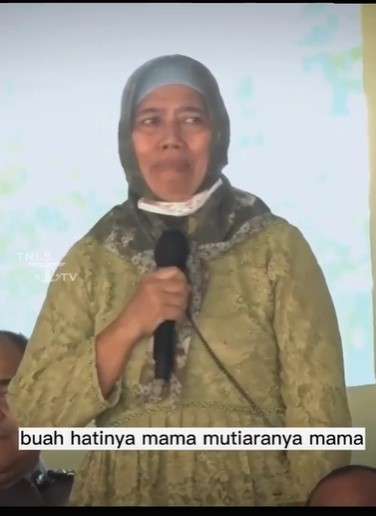 Ibu beri pesan kepada anaknya