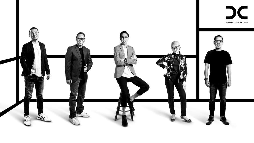 Tim kepemimpinan DENTSU CREATIVE Indonesia. Kiri-kanan: Andreas (Chief Creative Officer), Erwin Airlangga (CEO DwiSapta), Wisnu Satya Putra (CEO DENTSU CREATIVE), Enita Budiyanti (COO) dan Wira Gumay (General Manager).