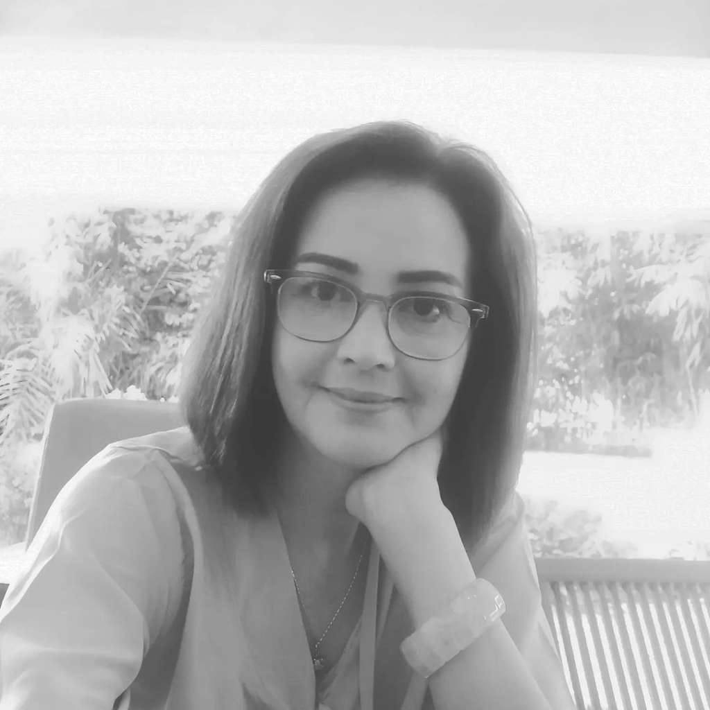 Artis senior Rowiena Umboh