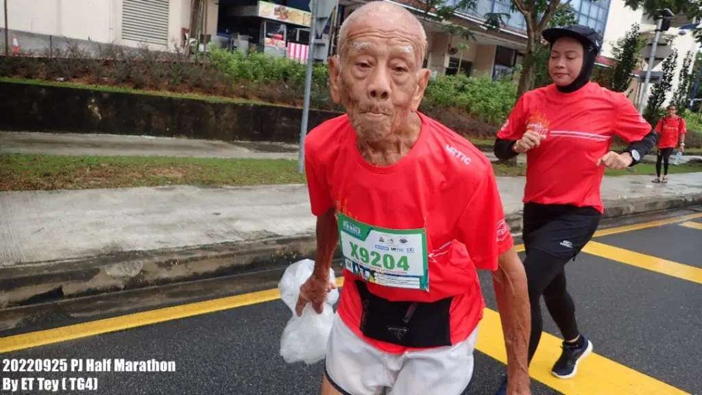 Bikin Anak Muda Minder, Kakek 88 Tahun Berhasil Lari Marathon 10 Km dalam Waktu 80 Menit