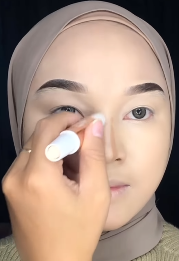 Mengkontur Hidung