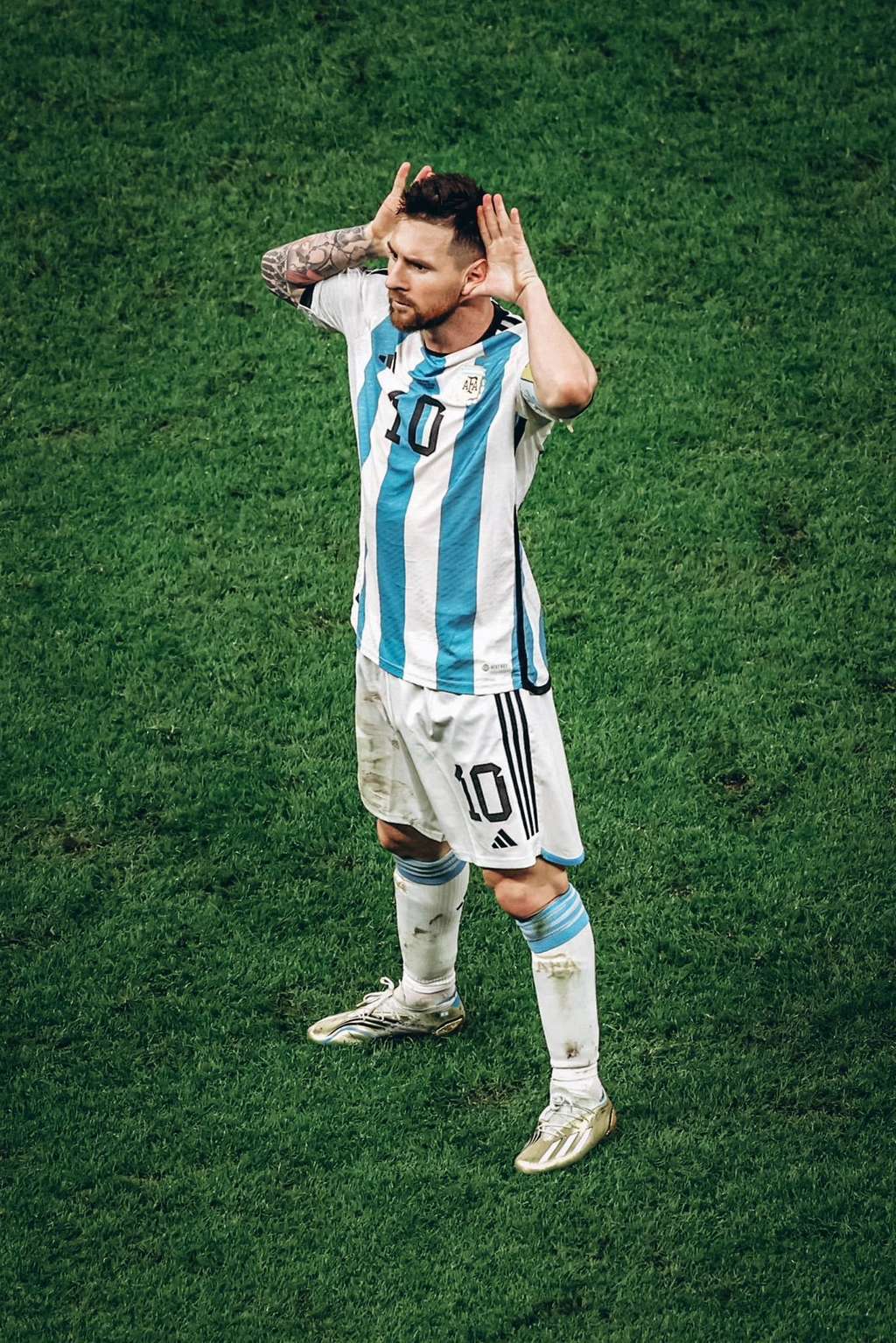 Messi usai mencetak gol ke gawang Belanda