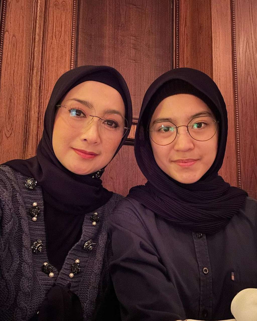 Desy Ratnasari dan putrinya