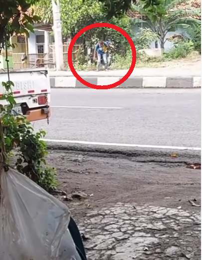 Viral Pengemis di Cirebon Biasa Ngesot Demi Dikasihani, Ternyata Bisa Jalan Normal Viral Pengemis di Cirebon Biasa Ngesot Demi Dikasihani, Ternyata Bisa Jalan Normal