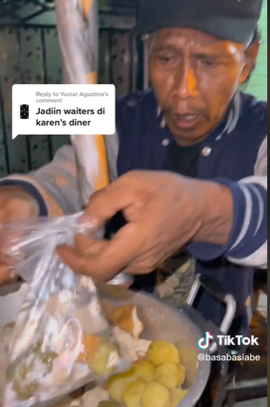 Karen’s Dinner Versi Kaki Lima, Tingkah Penjual Siomay Ini Bikin Ngakak