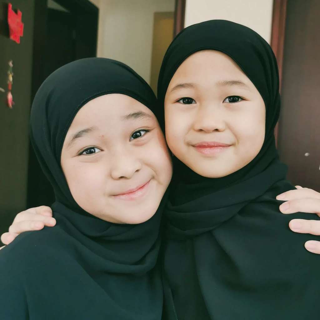 Kirana tkompak bareng adik