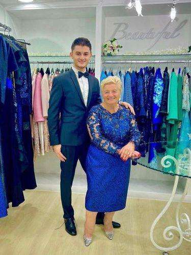 Viral nenek nikahi pemuda yang pantas jadi cucunya.